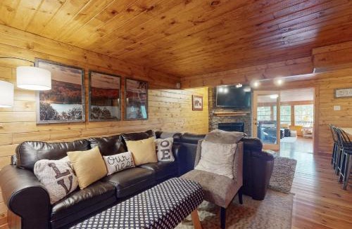 Ellijay House | Lakeview Hideaway