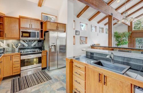 Brockway House | Lakeview Hideaway