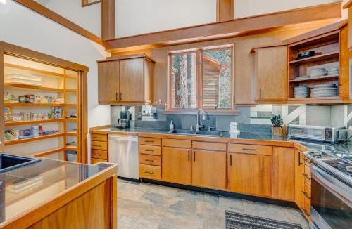 Brockway House | Lakeview Hideaway