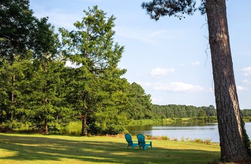 Bivins RV Rental | Lakeview hideaway waterfront camper