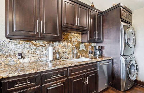 Prairie Creek Condo | Lakeview Home in Rogers with Firepit & Balcony