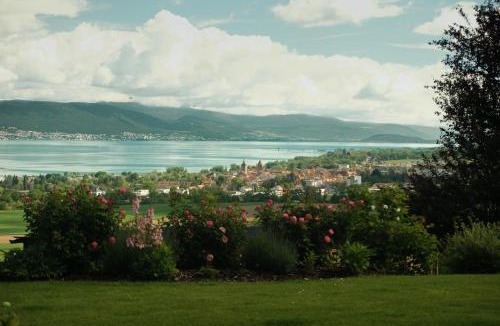 Chatillon House | Lakeview Homestay - Private Guest Rooms & Bathroom