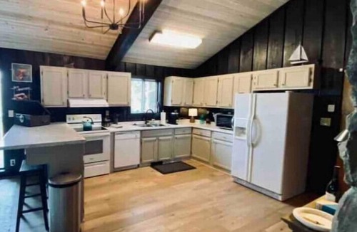 Fairfield Bay House | Lakeview House