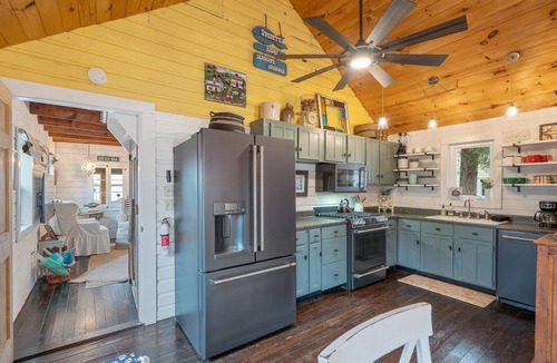 Sandy Creek House | Lakeview, Ice Fishing & Snowmobile Trails—Fire Pit. 1.5 bth. Great Kitchen, PETS
