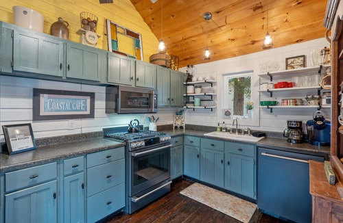 Sandy Creek House | Lakeview, Ice Fishing & Snowmobile Trails—Fire Pit. 1.5 bth. Great Kitchen, PETS
