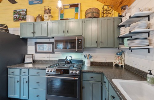 Sandy Creek House | Lakeview, Ice Fishing & Snowmobile Trails—Fire Pit. 1.5 bth. Great Kitchen, PETS