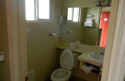 Centralia Hotel | Lakeview Inn Centralia