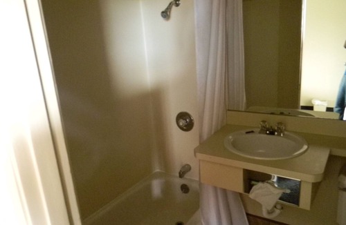 Centralia Hotel | Lakeview Inn Centralia