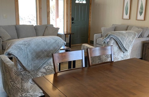 Urbana Cabin | Lakeview Landing & Cottage Cabin