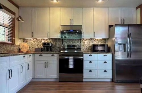Lake Whitney Cabin | Lakeview Livin' Cozy Cabin - Hot Tub, Game Room, Fire Pit in charming Whitney