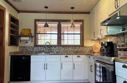 Lake Whitney Cabin | Lakeview Livin' Cozy Cabin - Hot Tub, Game Room, Fire Pit in charming Whitney