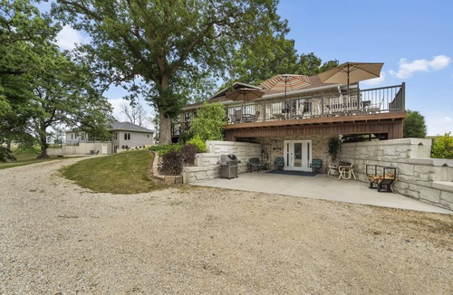 Delhi House | Lakeview Living - LOWER LIVING 1 - Vacation Rental