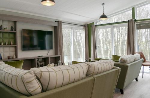 Woodfalls House | Lakeview Lodge