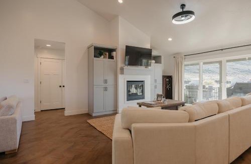 Helper House | Lakeview Lodge