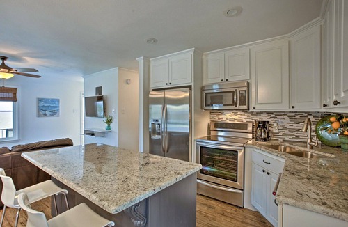 Gordonville Condo | 'Lakeview Lodge' w/ Lake Texoma Beach Access!
