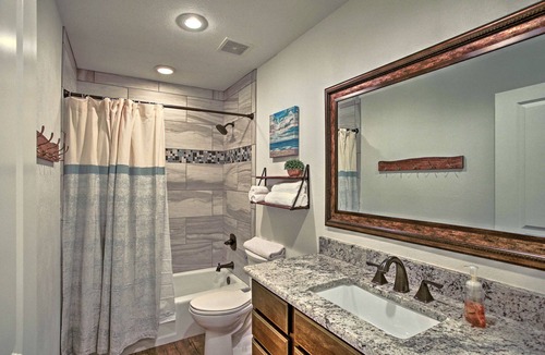 Gordonville Condo | 'Lakeview Lodge' w/ Lake Texoma Beach Access!