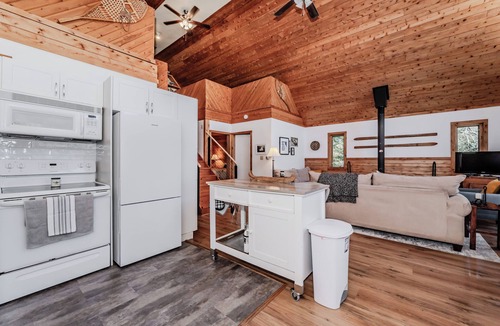 Tobermory Cottage | Lakeview Loft: A-Frame Escape Tobermory With AC
