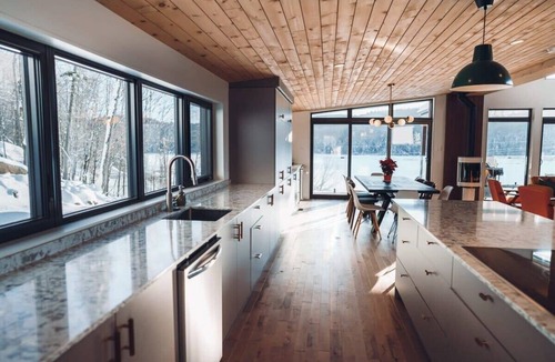 Les Pays-d'en-Haut Regional County Municipality Ski Chalet | Lakeview Luxury Cottage w/Private Spa