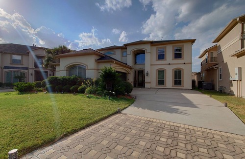 George Bush Park/Eldridge House | Lakeview Luxury House