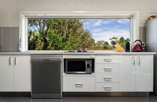 Canobolas Bed & Breakfast | Lakeview Luxury Retreat