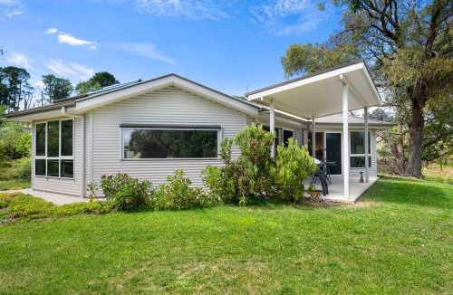 Canobolas Bed & Breakfast | Lakeview Luxury Retreat