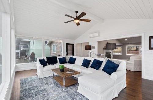 East Hope House | Lakeview Luxury