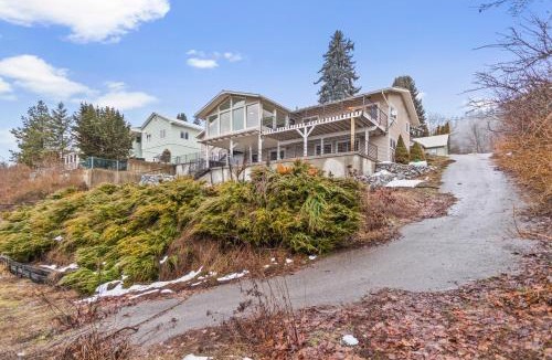 East Hope House | Lakeview Luxury