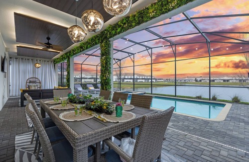 Kissimmee Villa | Lakeview Luxury Villa with Everything!