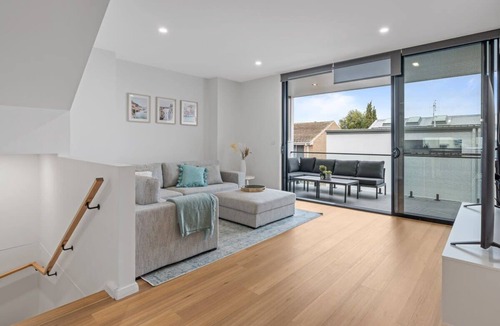 Speers Point House | Lakeview Luxury - Work from home spaces