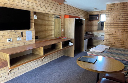 Yarrawonga Hotel | Lakeview Motel