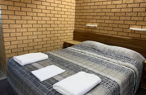 Yarrawonga Hotel | Lakeview Motel