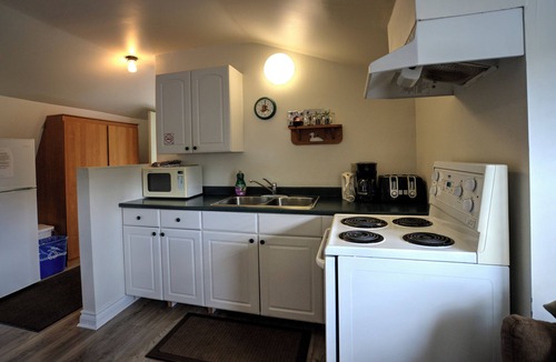 Haliburton Hotel | Lakeview Motel