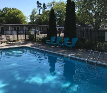 Kincardine Hotel | Lakeview Motel & Cottage