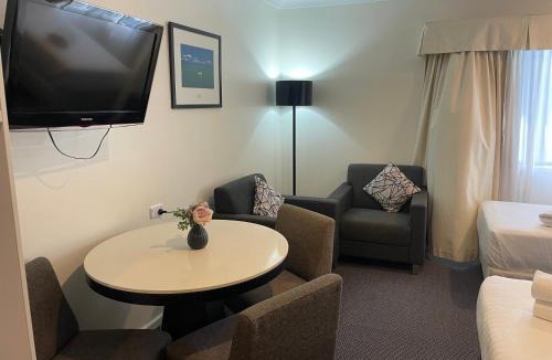 Belmont South Hotel | Lakeview Motor Inn