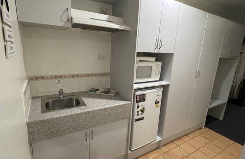 Belmont South Hotel | Lakeview Motor Inn