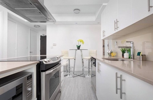 Mimico Condo | LakeView Oasis