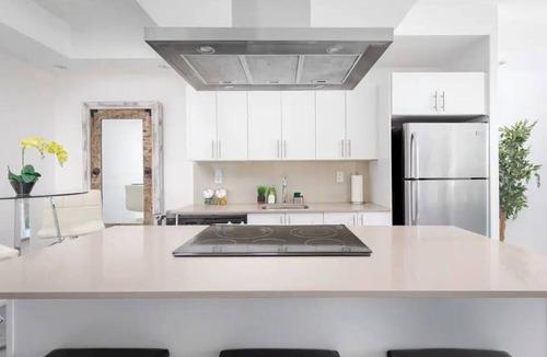Mimico Condo | LakeView Oasis