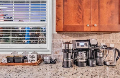 Pinecraft House | Lakeview Oasis | Lake Front w/Outdoor Dining!