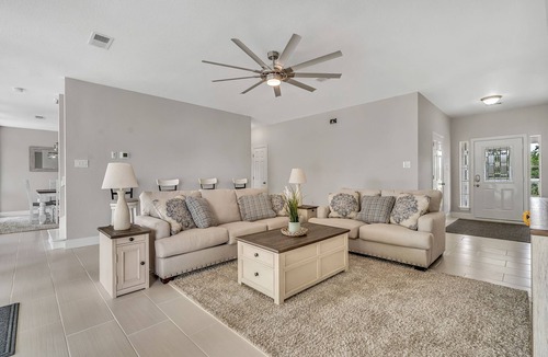 Seven Coves House | Lakeview oasis of Lake Conroe- 30 second drive to the water!