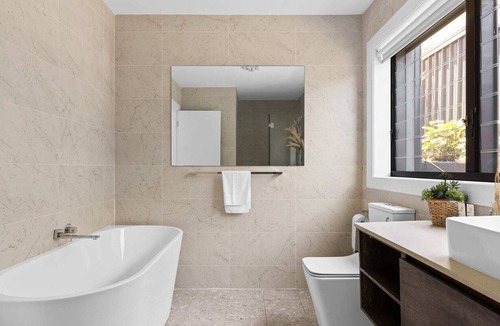 Speers Point House | Lakeview Oasis on The Esplanade