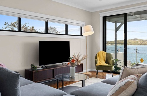 Speers Point House | Lakeview Oasis on The Esplanade