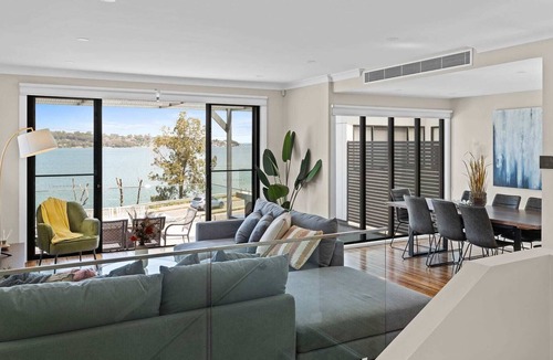 Speers Point House | Lakeview Oasis on The Esplanade