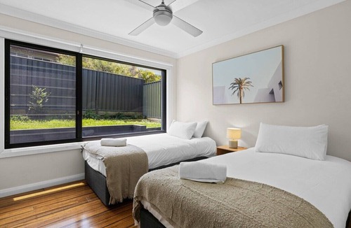Speers Point House | Lakeview Oasis on The Esplanade