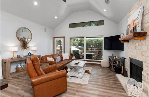 Leisure Land House | Lakeview Oasis with Patio, Dock & Black-stone Griddle