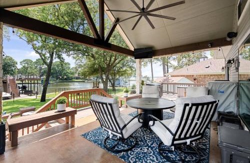 Leisure Land House | Lakeview Oasis with Patio, Dock & Black-stone Griddle