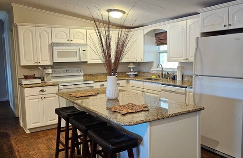 Cross Hill Cottage | Lakeview Oasis with hot tub & fire pit!