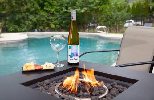 South Main Street House | Lakeview on Main Pool Fire Pit and Walkable