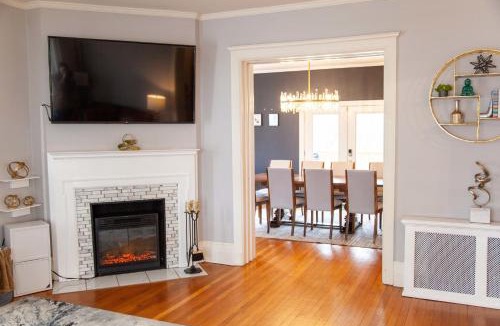 South Main Street House | Lakeview on Main Pool Fire Pit and Walkable