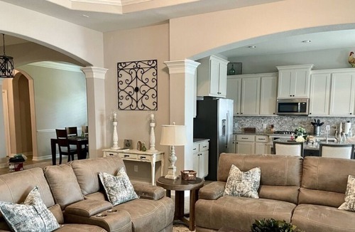 Hockley House | Lakeview Peaceful Retreat
