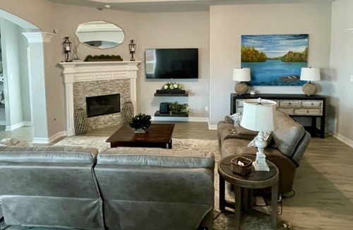 Hockley House | Lakeview Peaceful Retreat